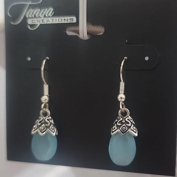 Tanya Creations Silver Tone Blue Teardrop Earrings - Picture 2 of 2